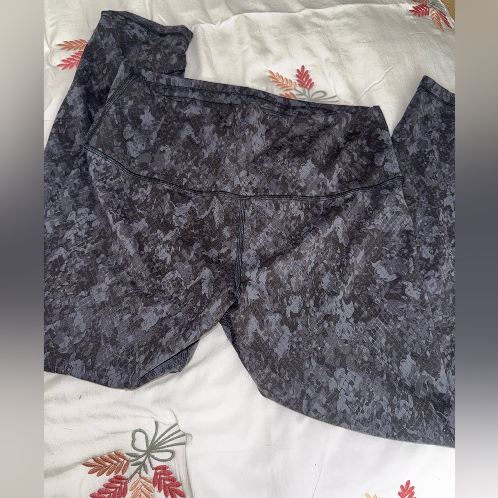 Lululemon Athletica Charcoal Textured Leggings